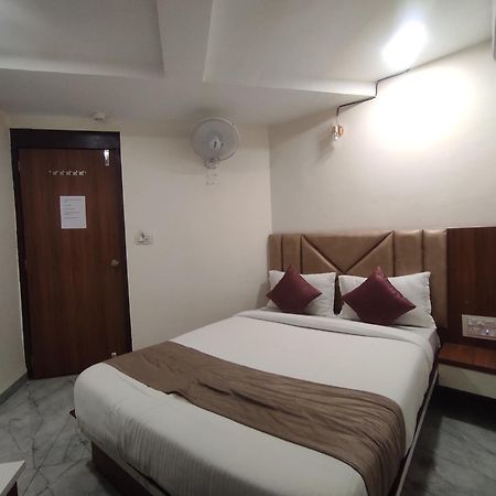 Hotel Earth Inn, Subhash Bridge, Rto Circle, Ahmedabad Bagian luar foto