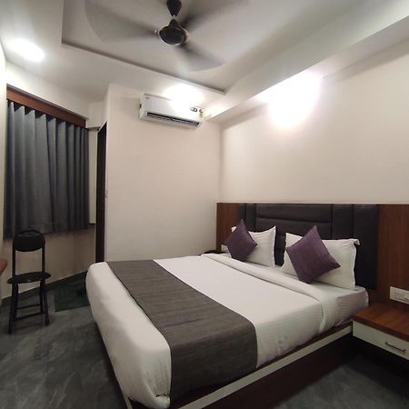 Hotel Earth Inn, Subhash Bridge, Rto Circle, Ahmedabad Bagian luar foto
