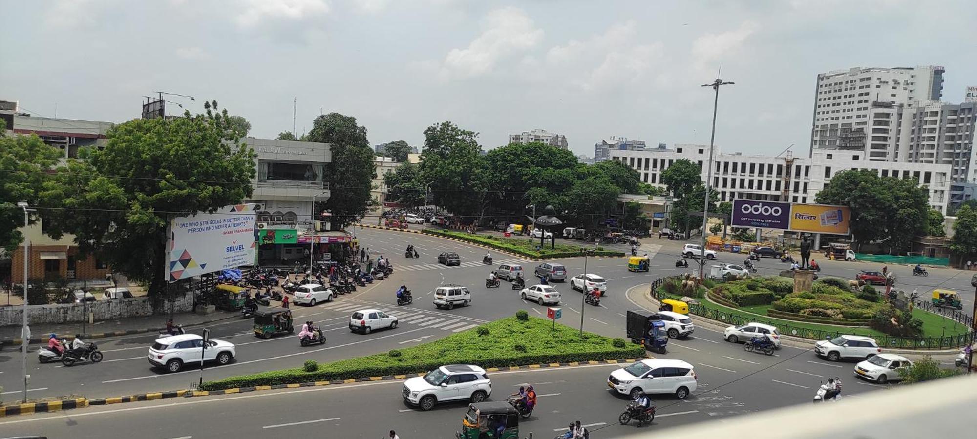 Hotel Earth Inn, Subhash Bridge, Rto Circle, Ahmedabad Bagian luar foto
