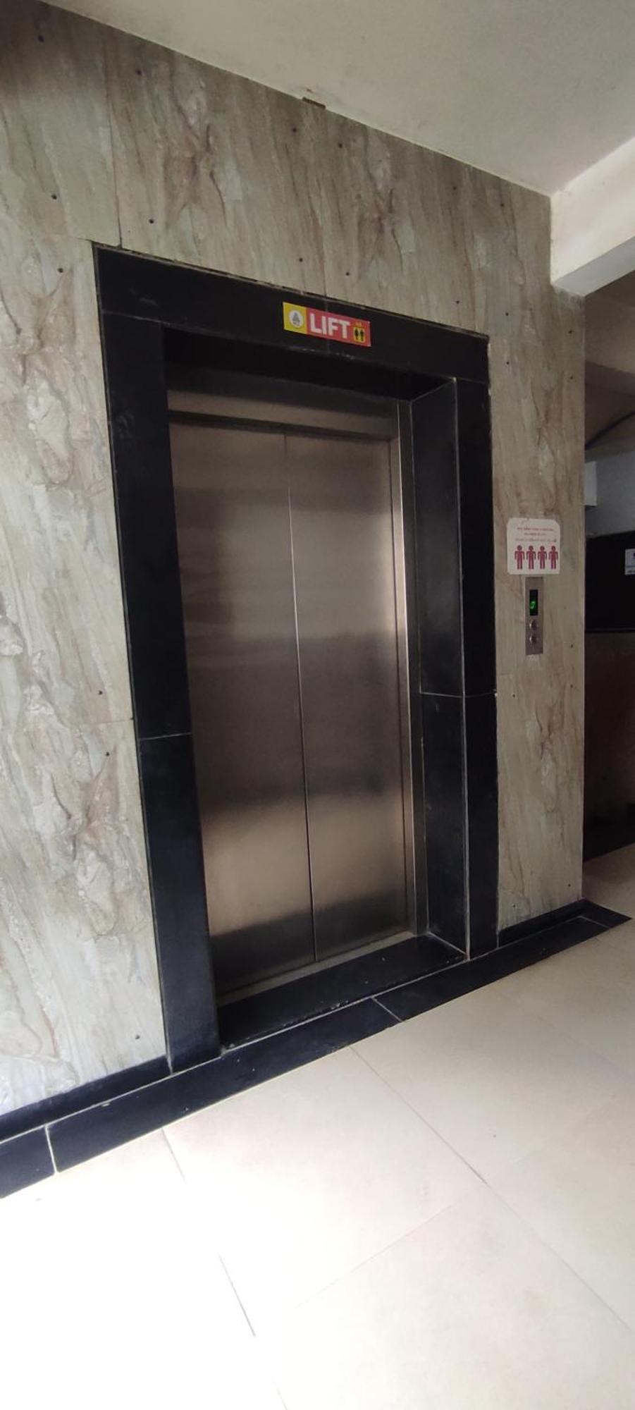 Hotel Earth Inn, Subhash Bridge, Rto Circle, Ahmedabad Bagian luar foto