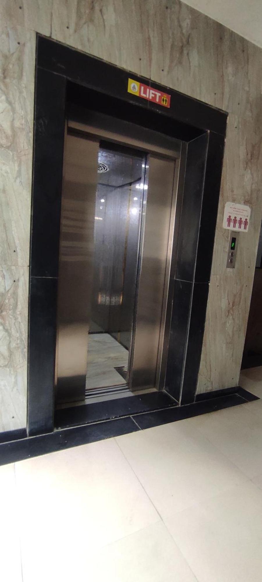 Hotel Earth Inn, Subhash Bridge, Rto Circle, Ahmedabad Bagian luar foto