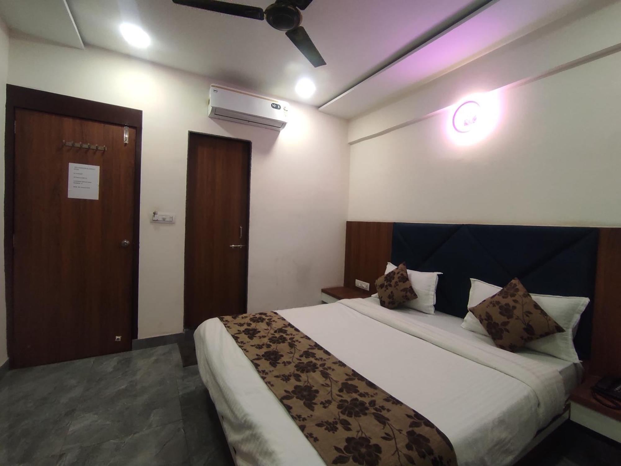 Hotel Earth Inn, Subhash Bridge, Rto Circle, Ahmedabad Bagian luar foto